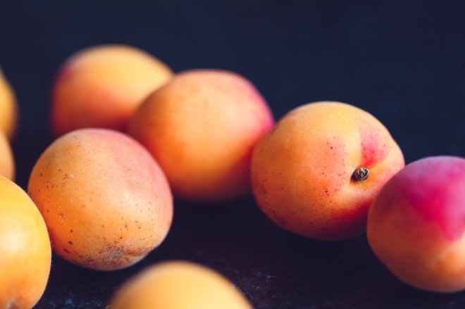 round orange fruits